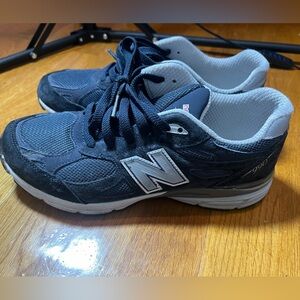 Gradeschool New Balance size 6.5